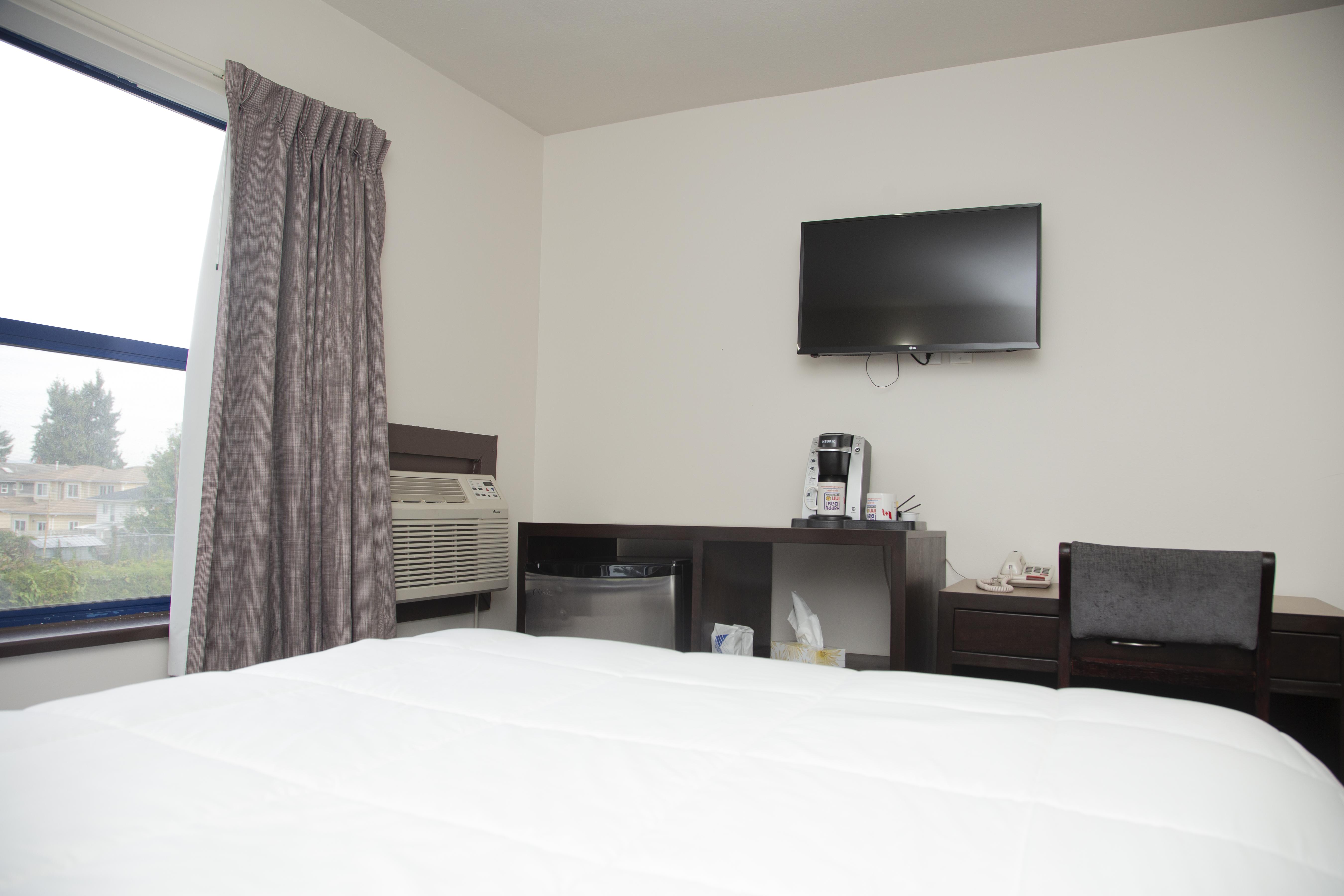 Happy Day Inn Burnaby Exterior photo